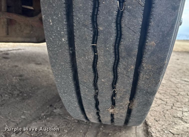 image for item NN9648 2005 Kenworth T800 semi truck