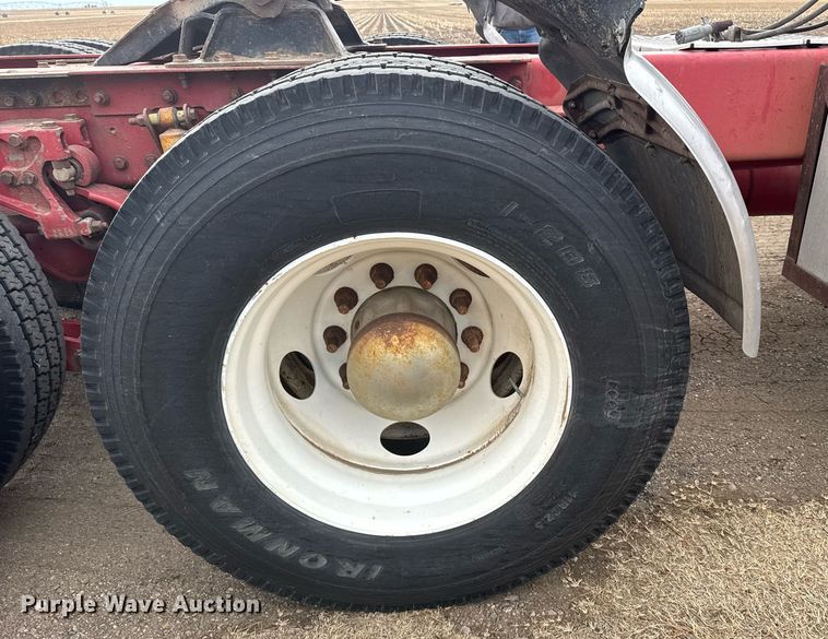 image for item NN9648 2005 Kenworth T800 semi truck