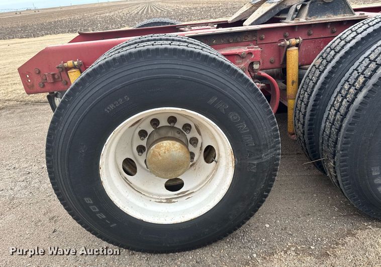 image for item NN9648 2005 Kenworth T800 semi truck