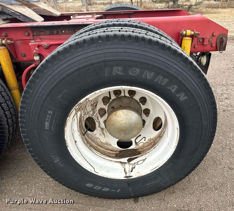 image for item NN9648 2005 Kenworth T800 semi truck