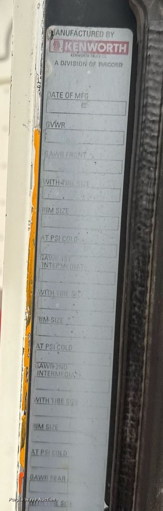 image for item NN9648 2005 Kenworth T800 semi truck