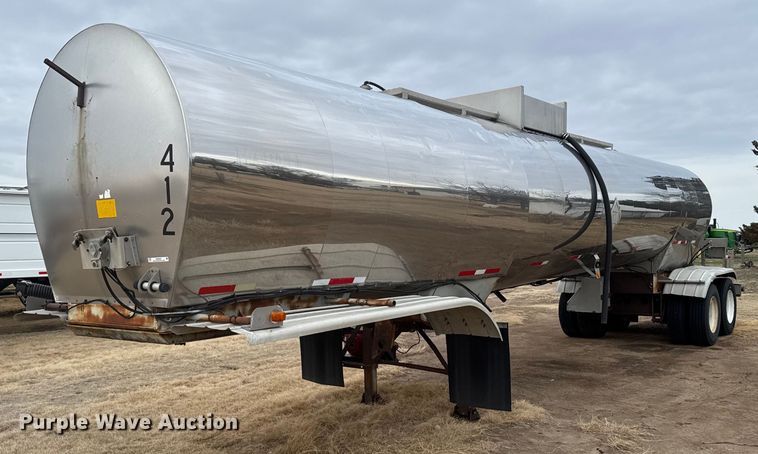 image for item NN9649 1984 Fruehauf tank trailer