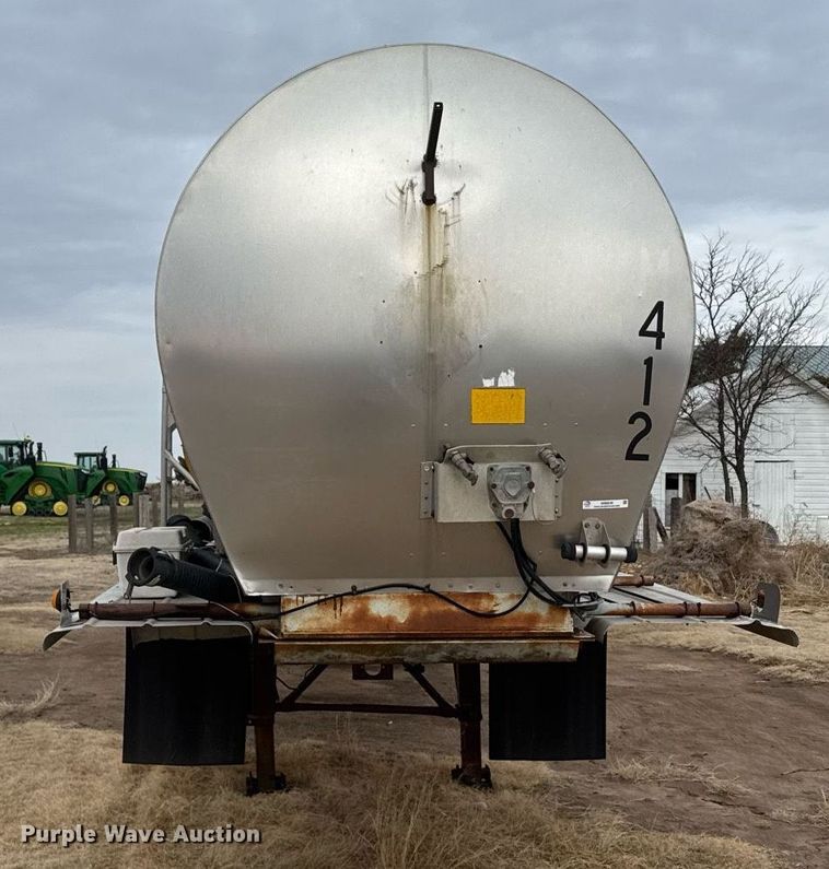 image for item NN9649 1984 Fruehauf tank trailer