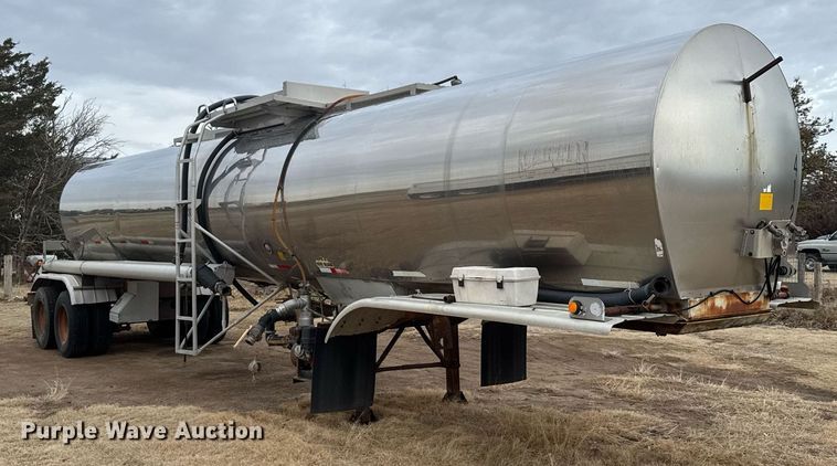 image for item NN9649 1984 Fruehauf tank trailer