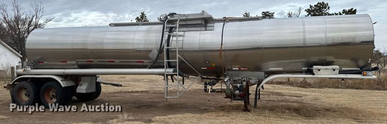 image for item NN9649 1984 Fruehauf tank trailer