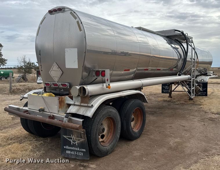 image for item NN9649 1984 Fruehauf tank trailer