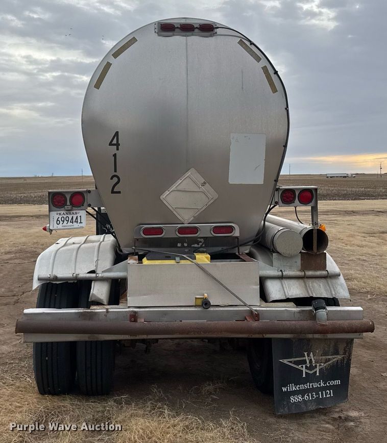 image for item NN9649 1984 Fruehauf tank trailer