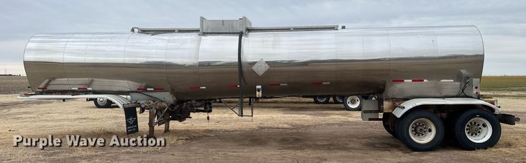image for item NN9649 1984 Fruehauf tank trailer
