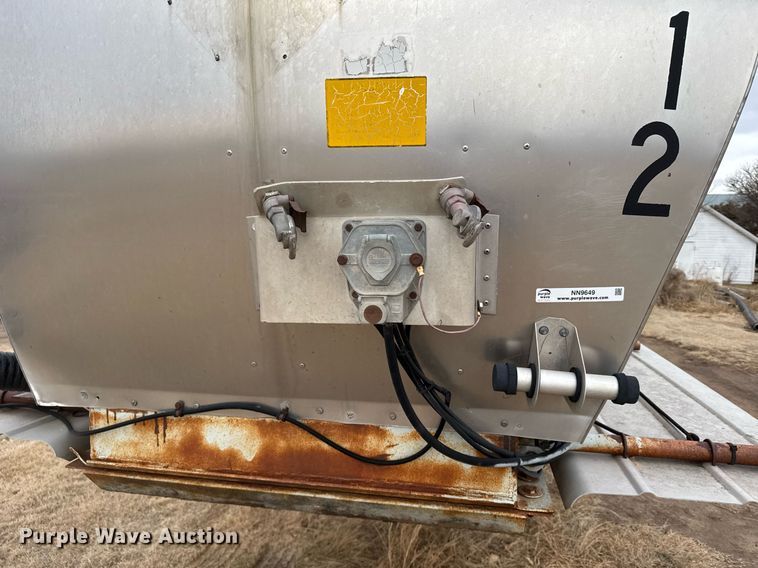 image for item NN9649 1984 Fruehauf tank trailer