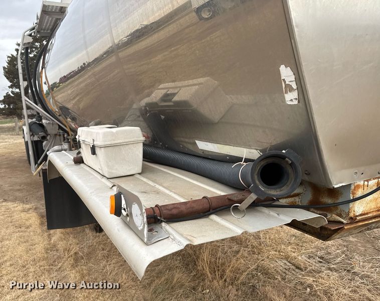 image for item NN9649 1984 Fruehauf tank trailer