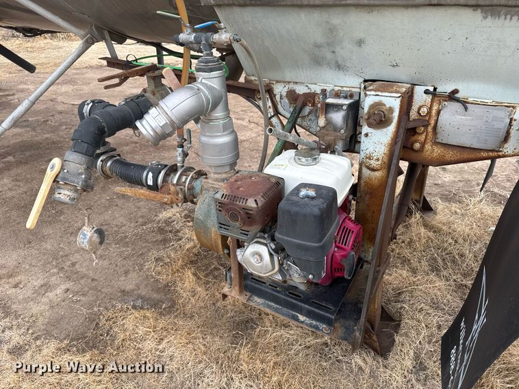 image for item NN9649 1984 Fruehauf tank trailer