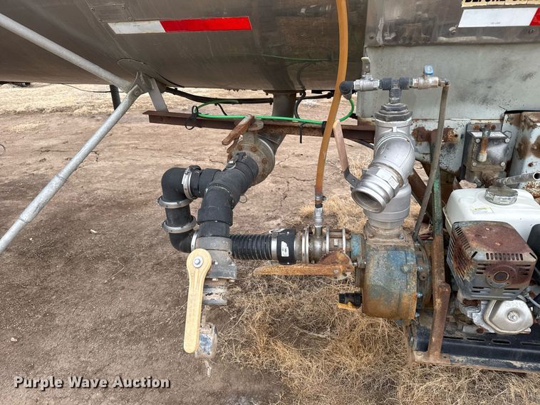 image for item NN9649 1984 Fruehauf tank trailer