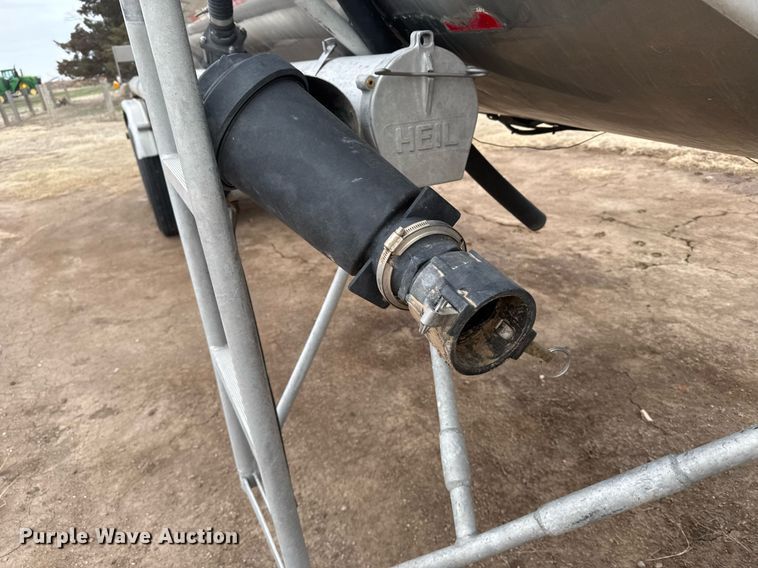 image for item NN9649 1984 Fruehauf tank trailer