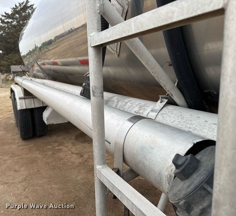 image for item NN9649 1984 Fruehauf tank trailer