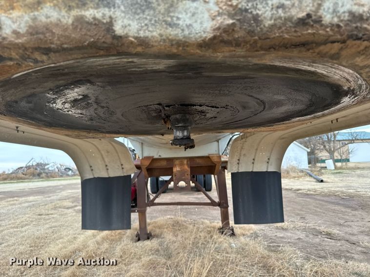 image for item NN9649 1984 Fruehauf tank trailer