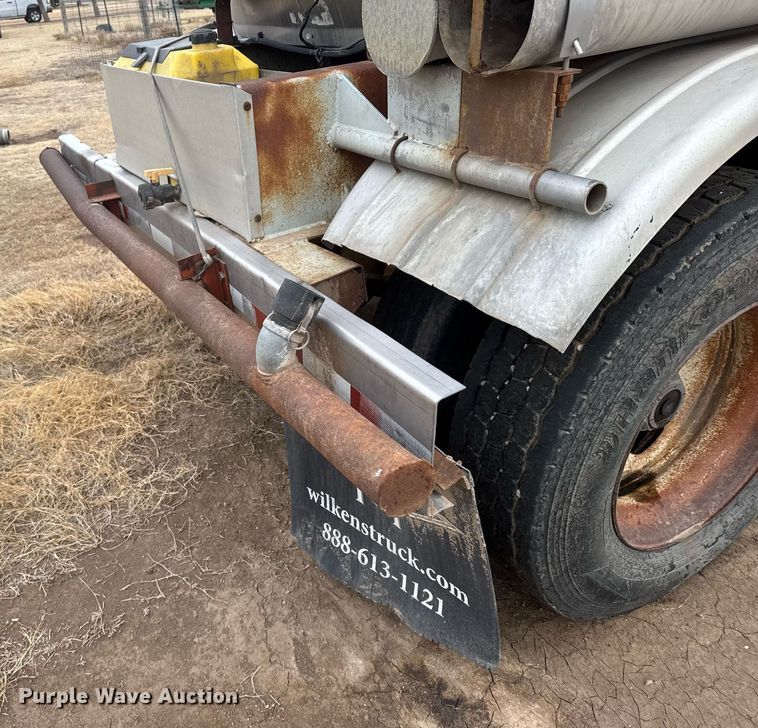 image for item NN9649 1984 Fruehauf tank trailer