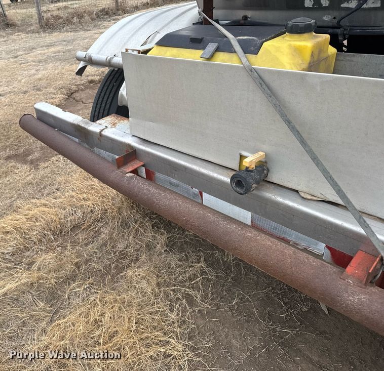 image for item NN9649 1984 Fruehauf tank trailer