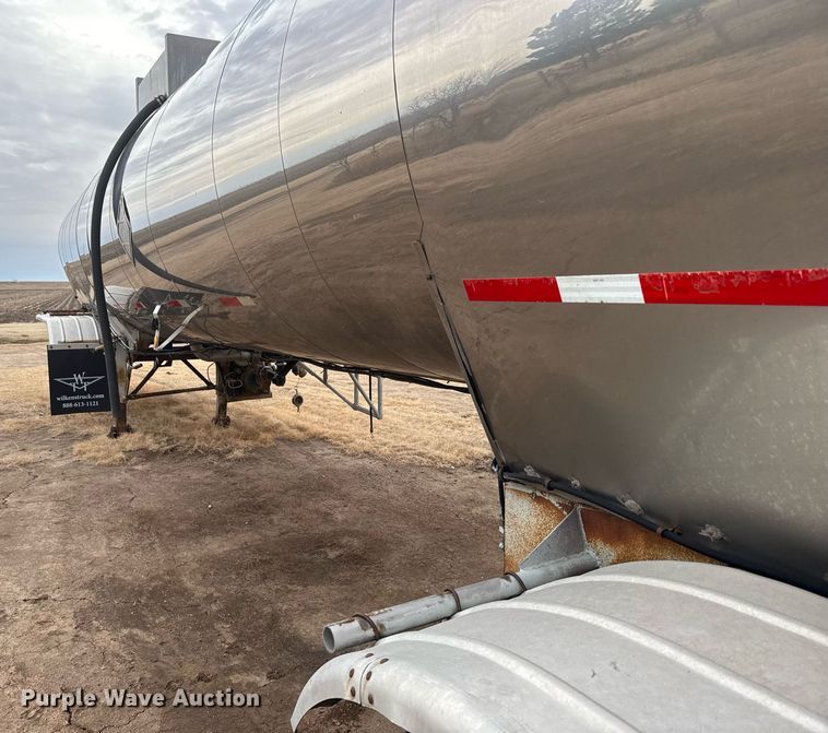 image for item NN9649 1984 Fruehauf tank trailer