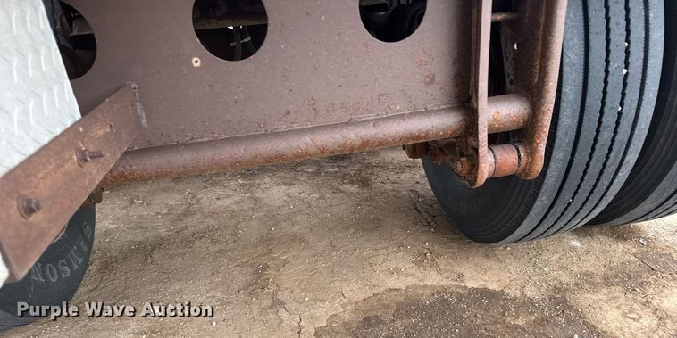 image for item NN9649 1984 Fruehauf tank trailer