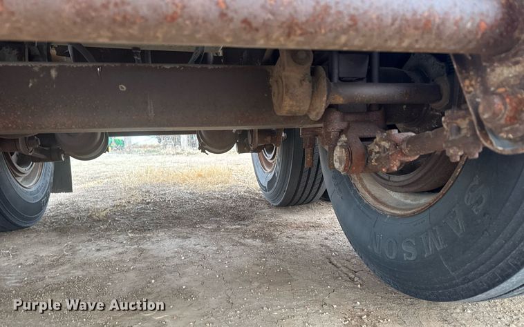 image for item NN9649 1984 Fruehauf tank trailer