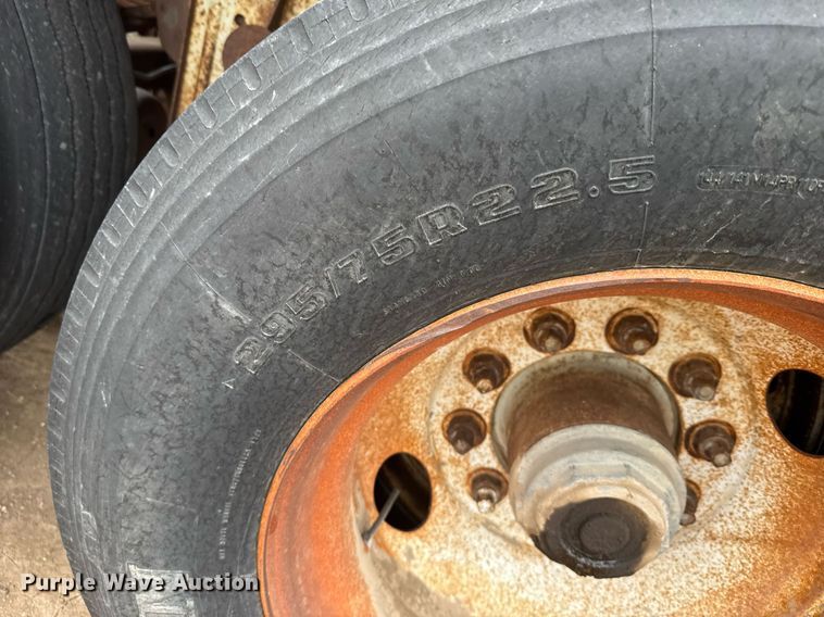 image for item NN9649 1984 Fruehauf tank trailer