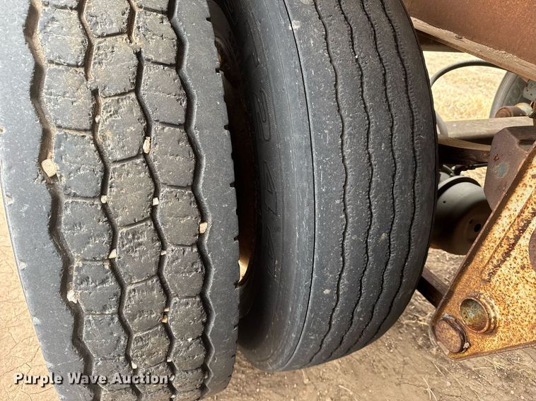 image for item NN9649 1984 Fruehauf tank trailer