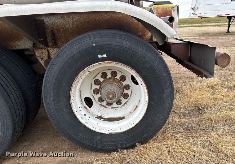 image for item NN9649 1984 Fruehauf tank trailer