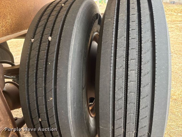 image for item NN9649 1984 Fruehauf tank trailer