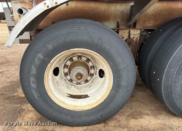 image for item NN9649 1984 Fruehauf tank trailer