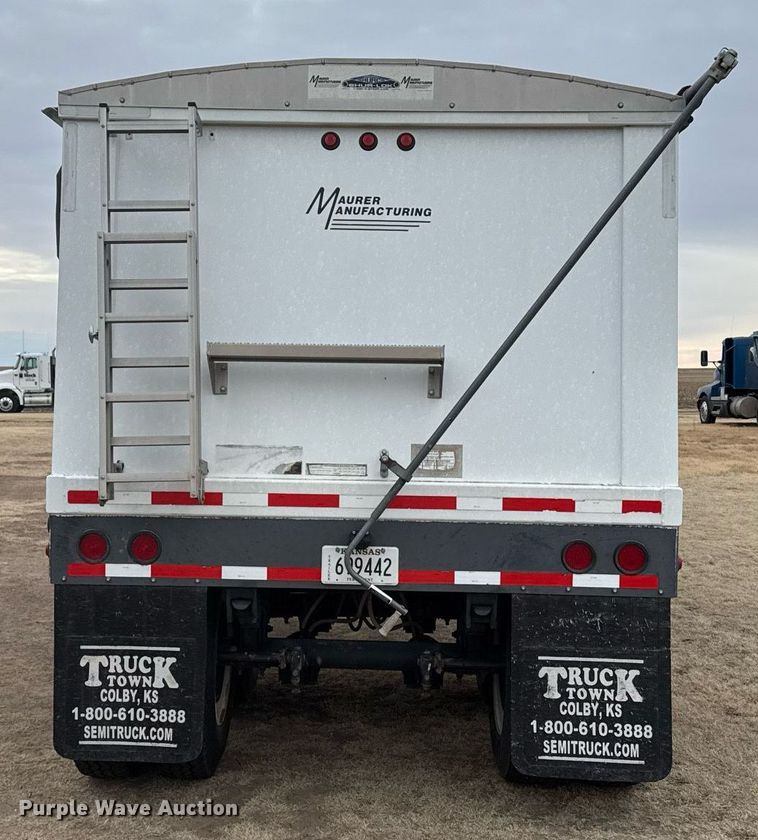image for item NN9650 2013 Maurer grain trailer