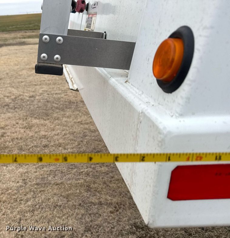 image for item NN9650 2013 Maurer grain trailer