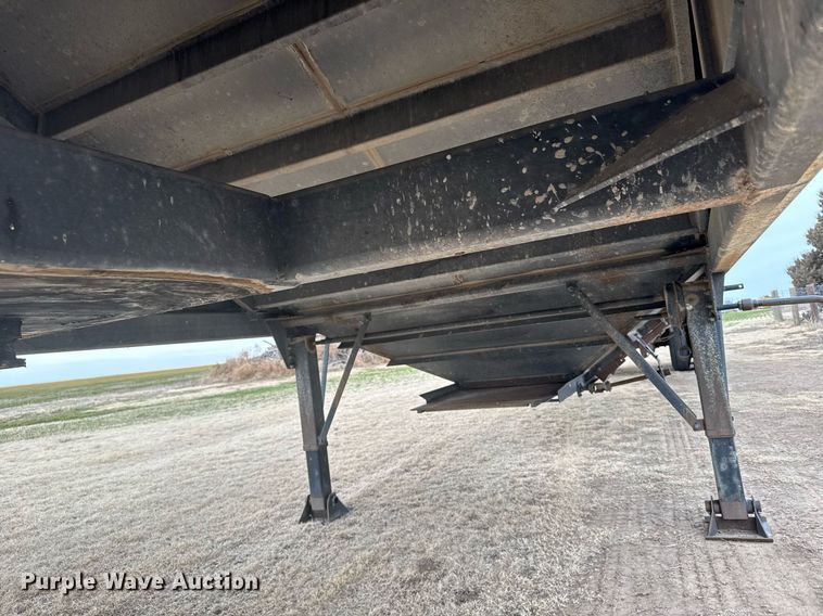 image for item NN9650 2013 Maurer grain trailer