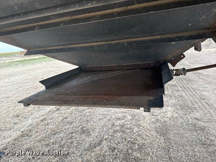 image for item NN9650 2013 Maurer grain trailer