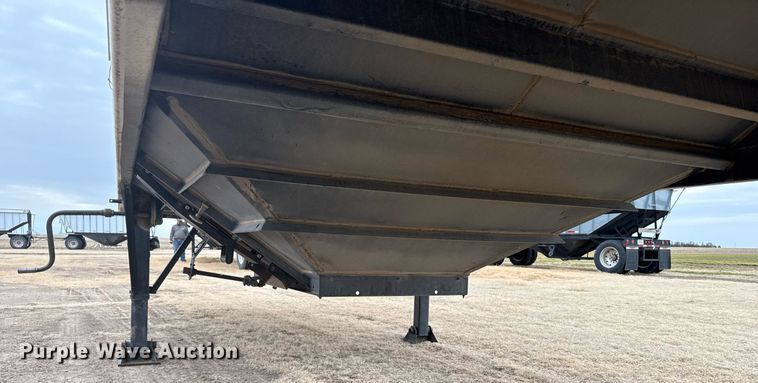 image for item NN9650 2013 Maurer grain trailer