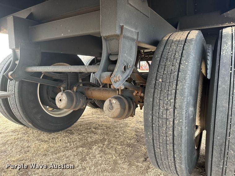 image for item NN9650 2013 Maurer grain trailer