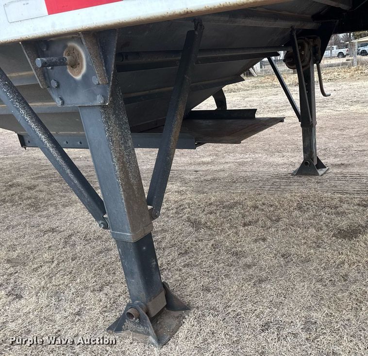 image for item NN9650 2013 Maurer grain trailer