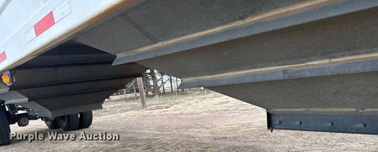 image for item NN9650 2013 Maurer grain trailer