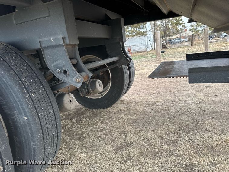 image for item NN9650 2013 Maurer grain trailer