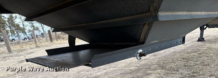 image for item NN9650 2013 Maurer grain trailer