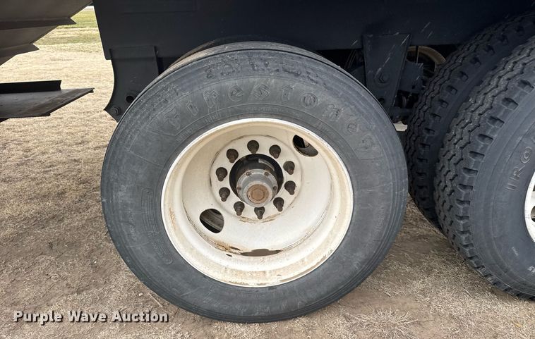 image for item NN9650 2013 Maurer grain trailer