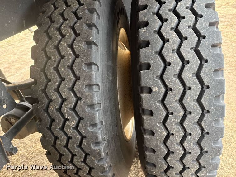 image for item NN9650 2013 Maurer grain trailer