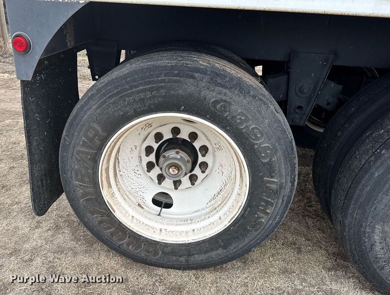 image for item NN9650 2013 Maurer grain trailer