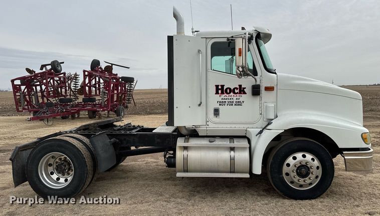 image for item NN9654 2003 International 9200i semi truck