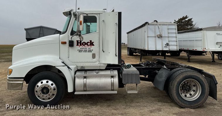 image for item NN9654 2003 International 9200i semi truck