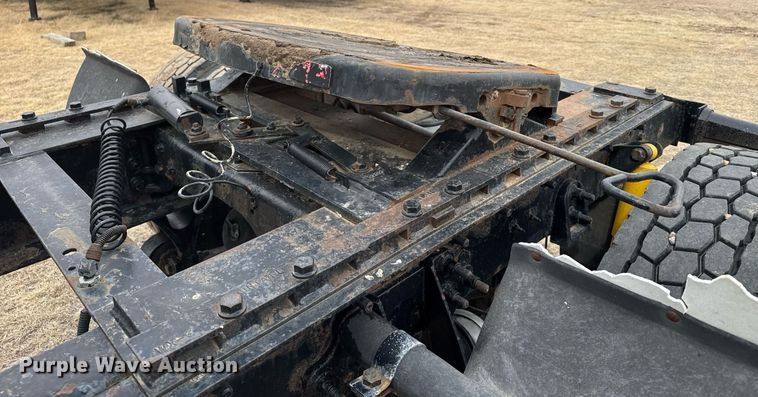 image for item NN9654 2003 International 9200i semi truck