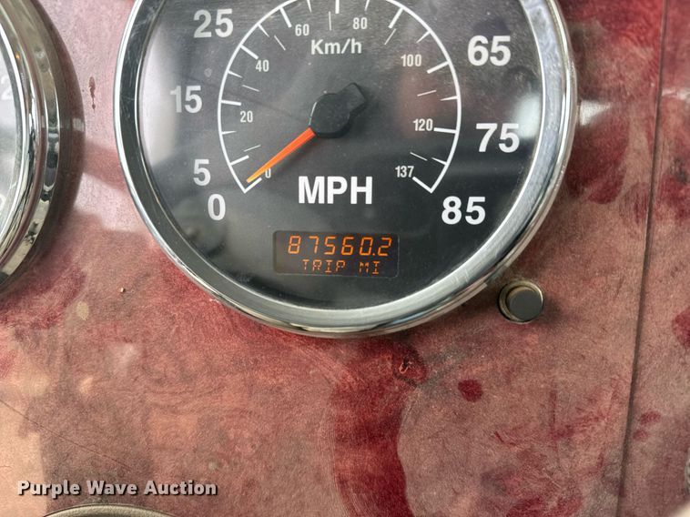 image for item NN9654 2003 International 9200i semi truck