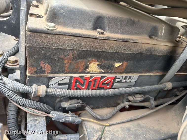 image for item NN9654 2003 International 9200i semi truck