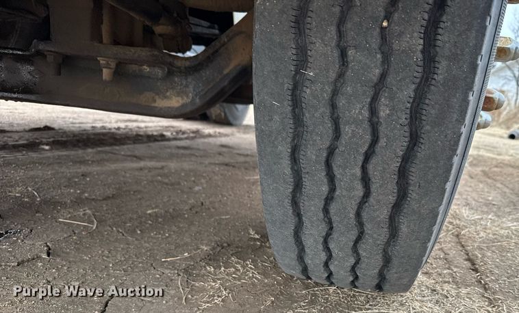 image for item NN9654 2003 International 9200i semi truck