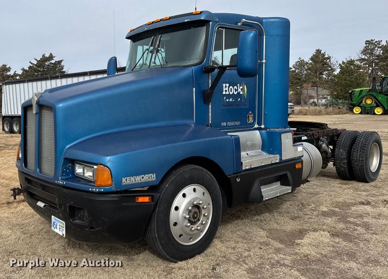 image for item NN9655 1993 Kenworth T660 semi truck