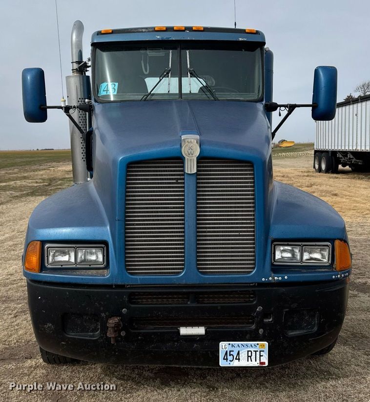 image for item NN9655 1993 Kenworth T660 semi truck